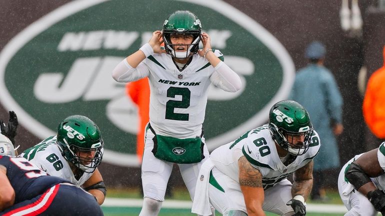 Jets quarterback Zach Wilson (2) during the first half against...