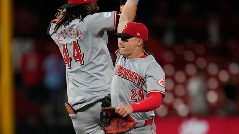 Cincinnati Reds' Elly De La Cruz (44) and TJ Friedl...