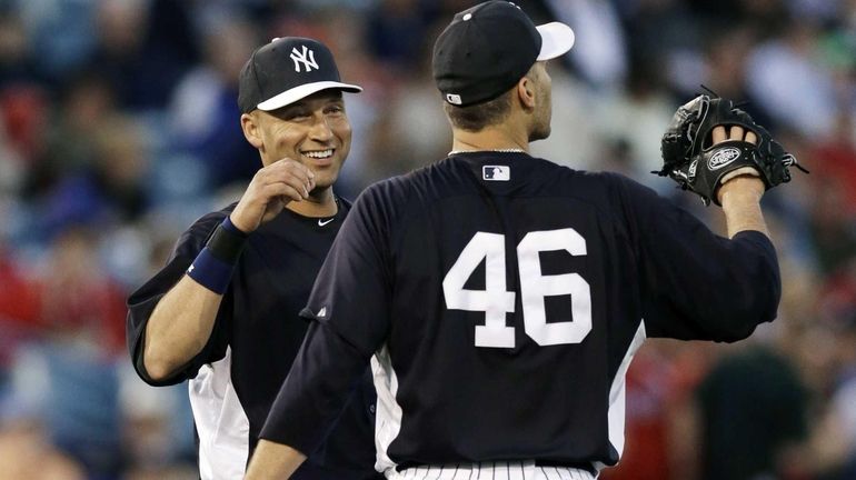 NY Yankees - Andy Pettitte back at work at baseball spring training.