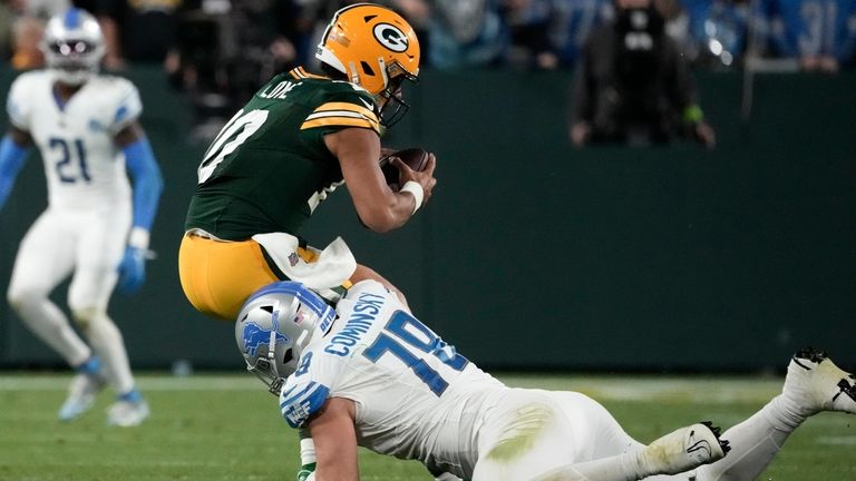 Detroit Lions 34-20 Green Bay Packers: David Montgomery scores three  touchdowns in Lions rout over Packers, NFL News