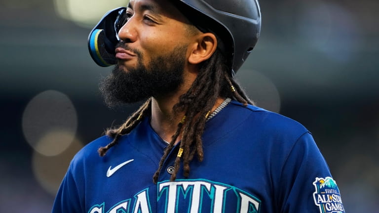 Mariners place SS J.P. Crawford on concussion injured list following  collision - Newsday