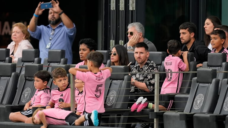 Lionel Messi watches from sideline as Montreal hands his Inter Miami