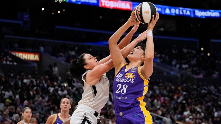 Los Angeles Sparks center Li Yueru (28) shoots against Las...