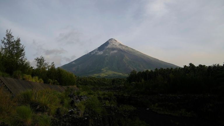 Philippine Villagers Flee Ashfall Sight Of Red Hot Lava From Erupting Mayon Volcano Newsday 5226