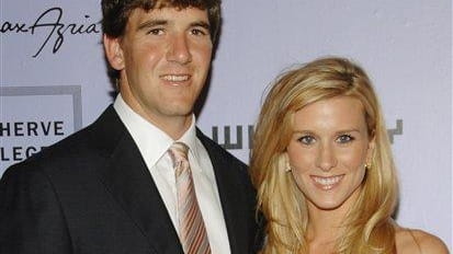 Report: Giants' Eli Manning, wife have baby boy hours after Super Bowl 