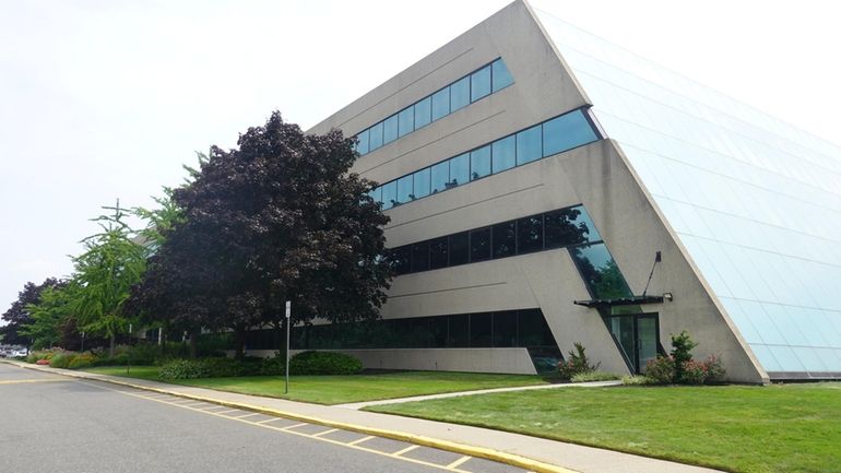 Developers are seeking tax breaks to renovate 1000 Woodbury Rd.