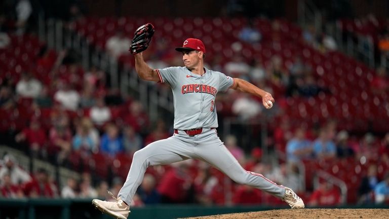 Cincinnati Reds relief pitcher Brent Suter throws during the eighth...