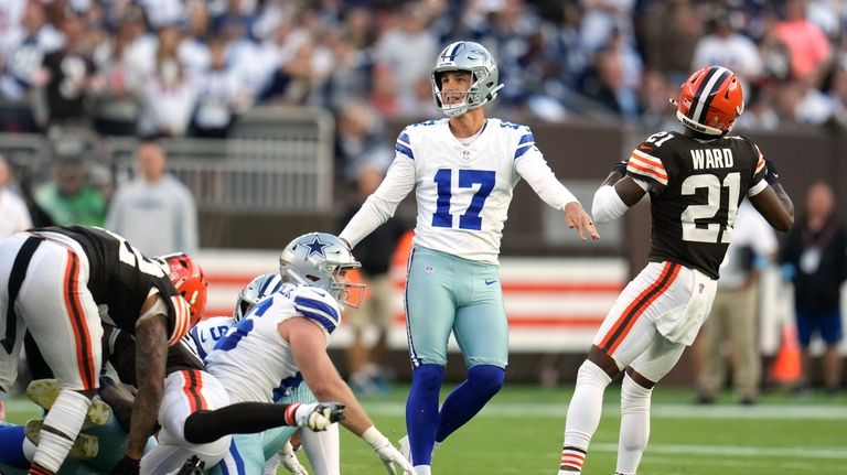 Dallas Cowboys place kicker Brandon Aubrey (17) watches his field...